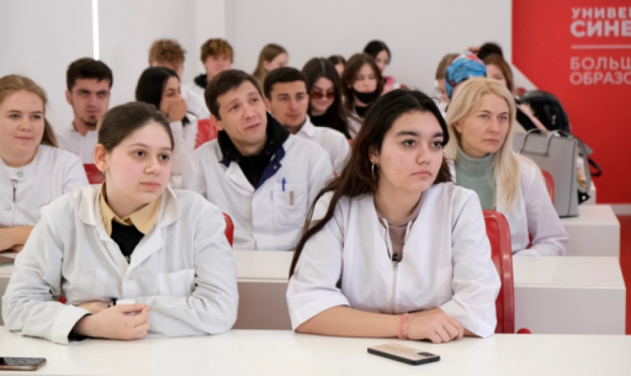 Как переучиться с медсестры на фельдшера: выбираем между колледжем и профессиональной переподготовкой