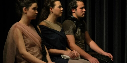 Студенты факультета кино представили премьеру спектакля «Антигона»