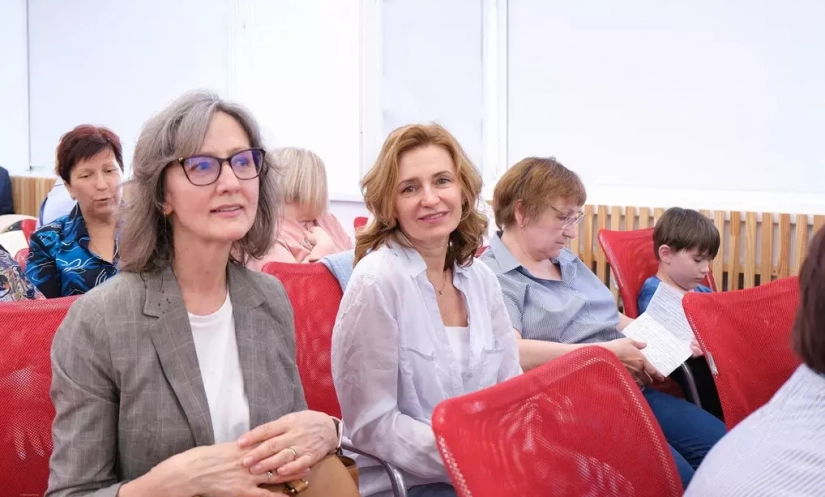 «Университет долголетия» запустил образовательные программы по арт-терапии и работе с нейросетями