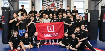 Боксер Байсангуров провел мастер-класс в «Синергии»