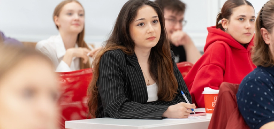 Число высокобалльников на ЕГЭ в 2025 году уменьшилось