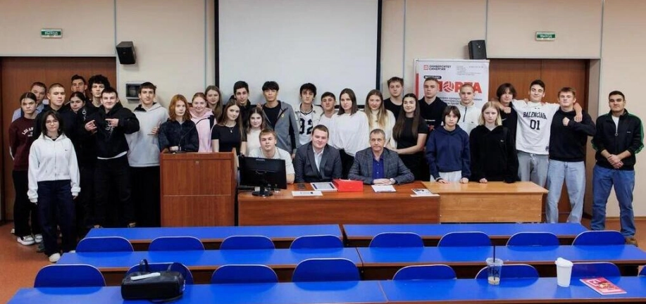 Мастер-класс хоккейного тренера Грозовского прошел на факультете спорта