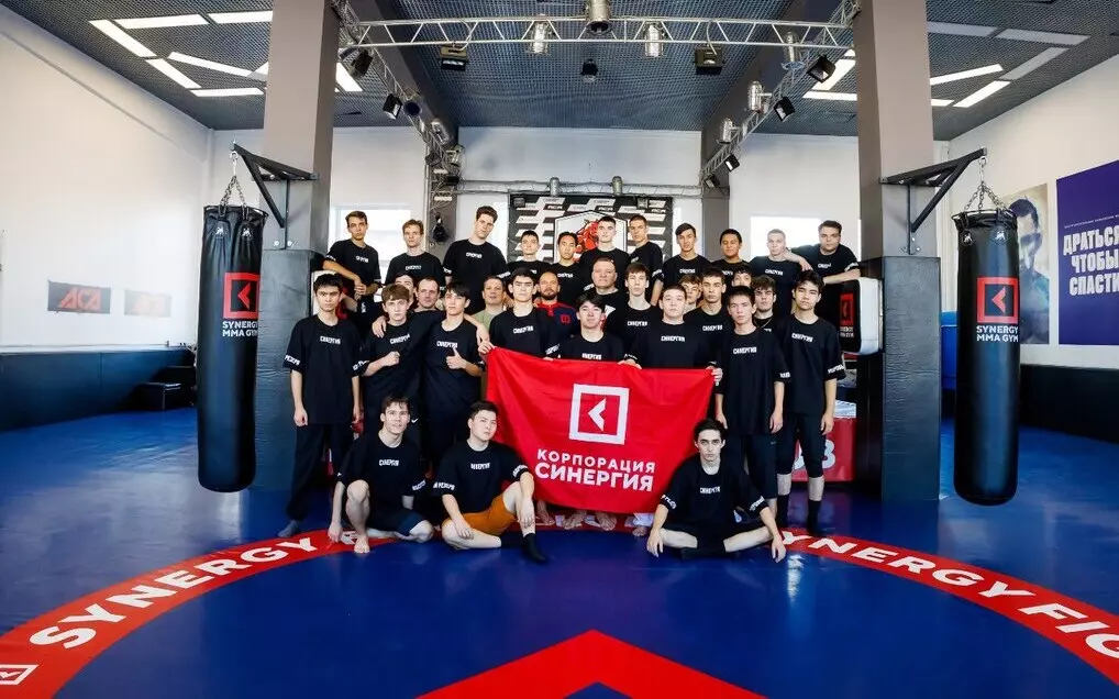Выпускник факультета спорта Игнашов провел «Боевую зарядку» в «Синергии»