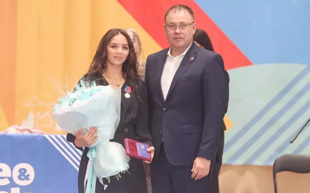 Студентку «Синергии» Анастасию Сидельникову наградили медалью «За служение Кузбассу»