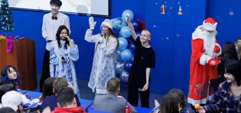 Новогодний капустник прошел в колледже «Синергия»