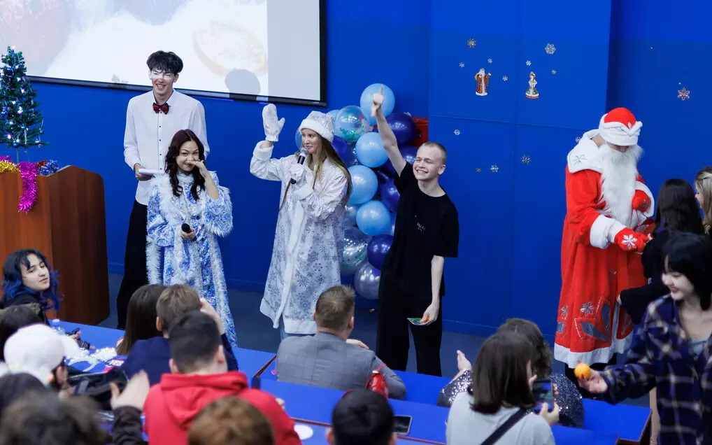 Новогодний капустник прошел в колледже «Синергия»