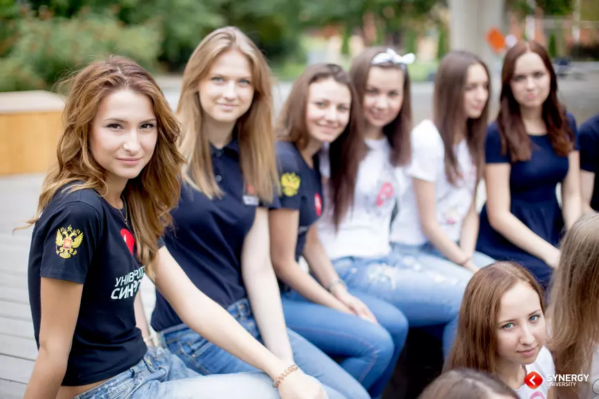 Профессии для девушек после 9 класса: лучшие варианты