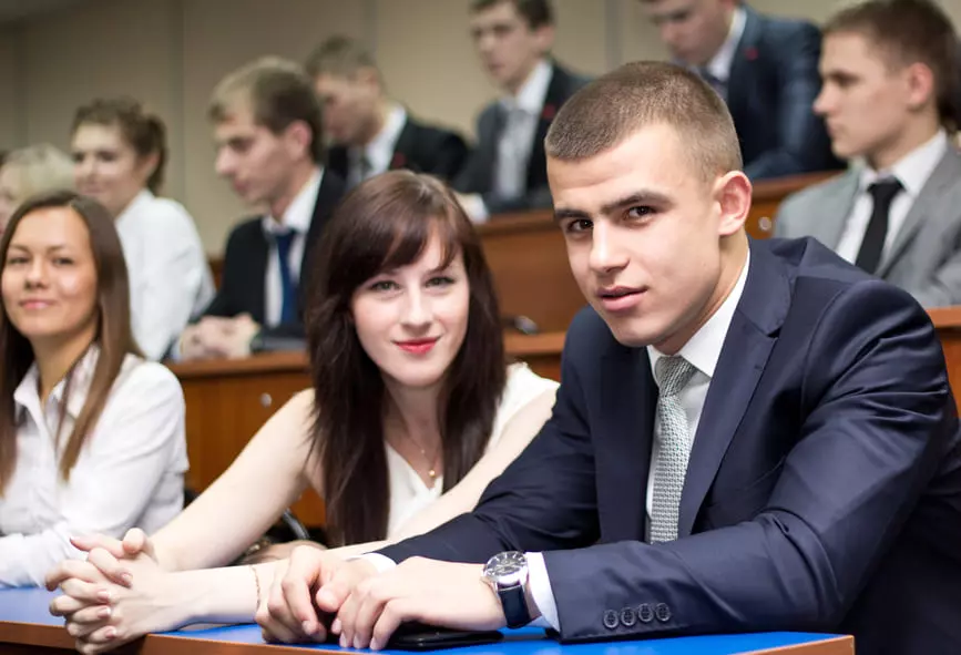 Где и кем работают лингвисты
