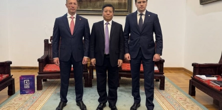 Вадим Лобов провел рабочую встречу с послом КНР в России Чжаном Ханьхуэем