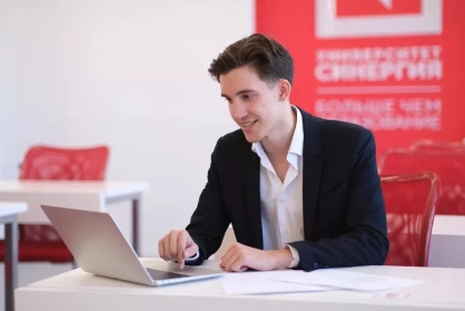 Опрос «Синергии»: 40% россиян отметили рост эффективности своей работы благодаря ИИ