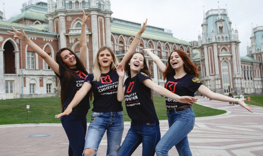 Профессии для девушек после 11 класса: подборка лучших специальностей
