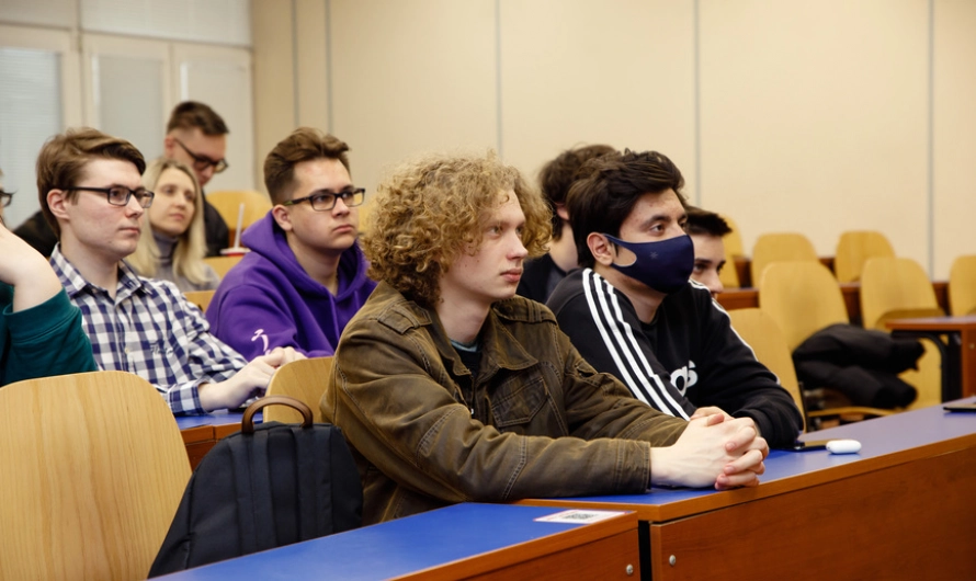 Куда поступить после 11 класса с биологией: 22 варианта профессий и специальностей