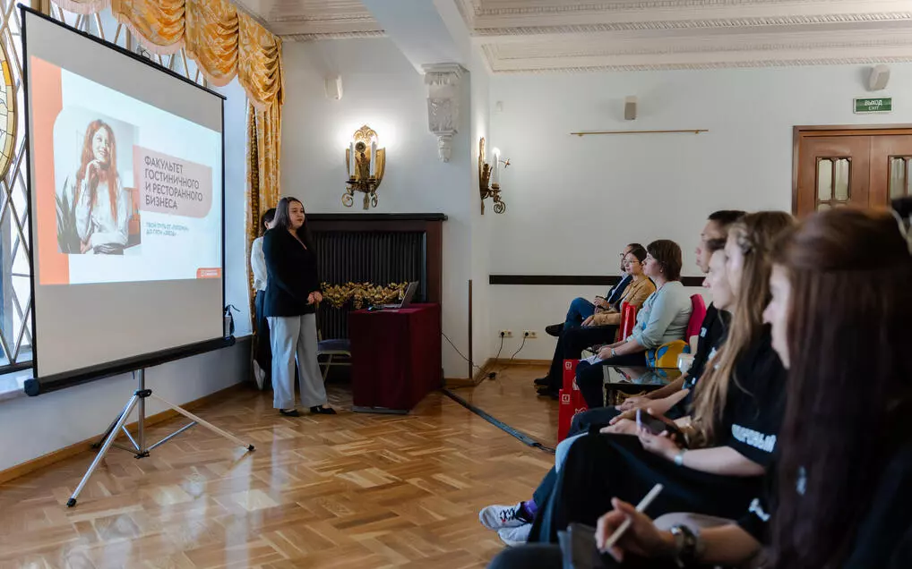 Факультет гостиничного и ресторанного бизнеса «Синергии» провел день открытых дверей