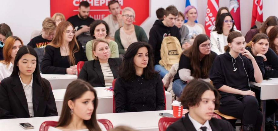 Опрос «Синергии»: 16% российских студентов признались в зависти к отличникам