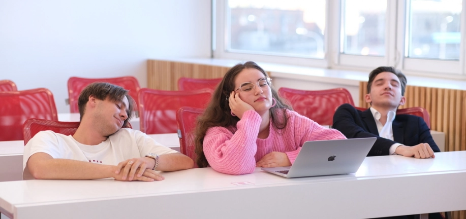 Опрос «Синергии»: каждый четвертый студент чувствует сильную сонливость на парах