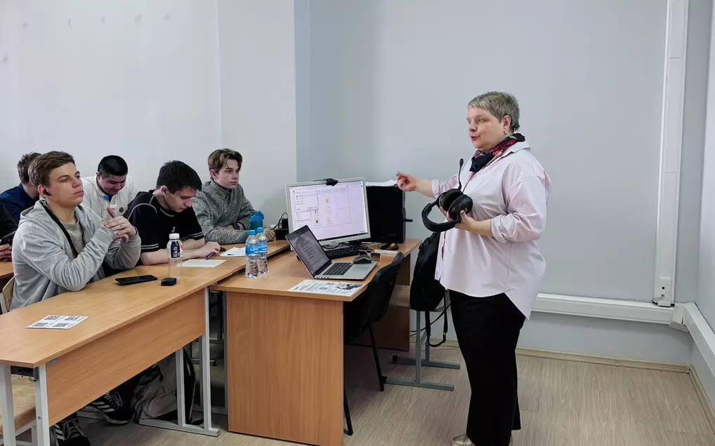 Студентам «Синергии» прочитали лекцию об отличиях самозанятости от работы по договору