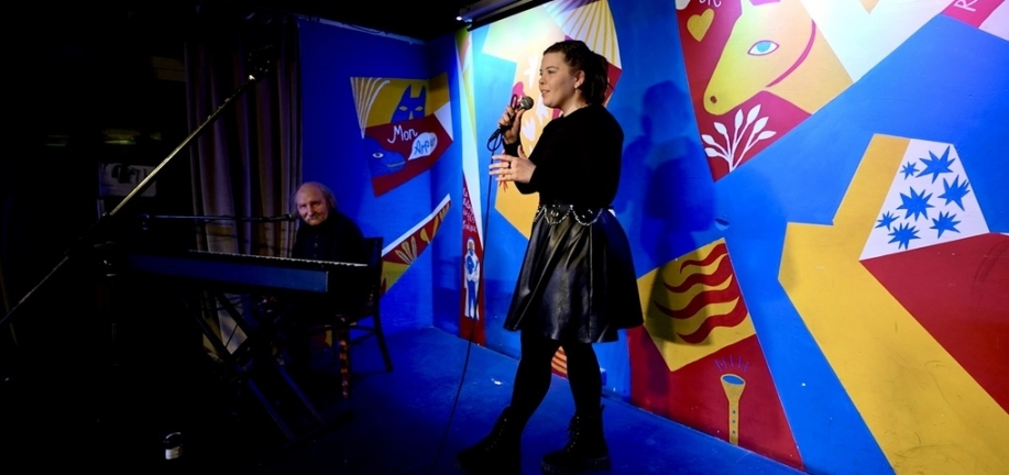 Студенты факультета кино представили мини-спектакль «Мешочек для запахов» в клубе «Шагал»