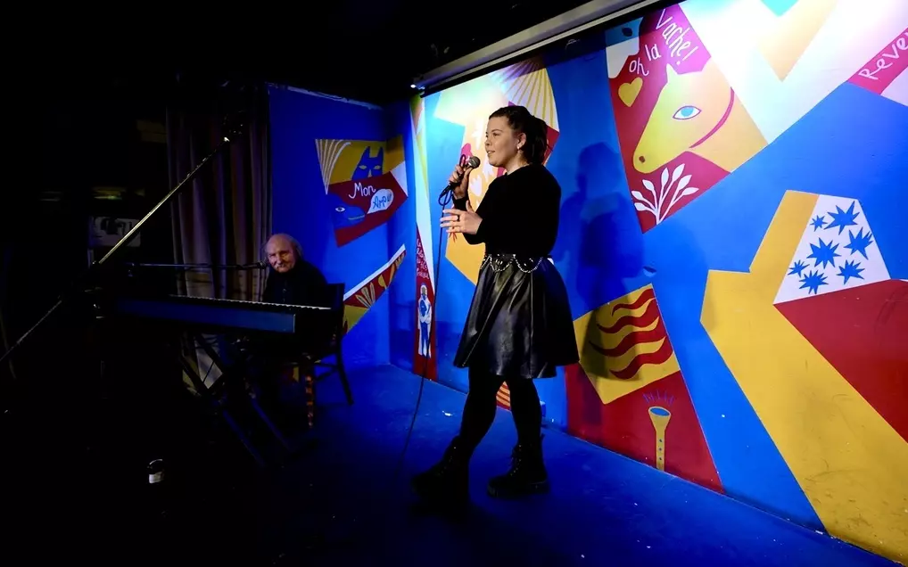 Студенты факультета кино представили мини-спектакль «Мешочек для запахов» в клубе «Шагал»