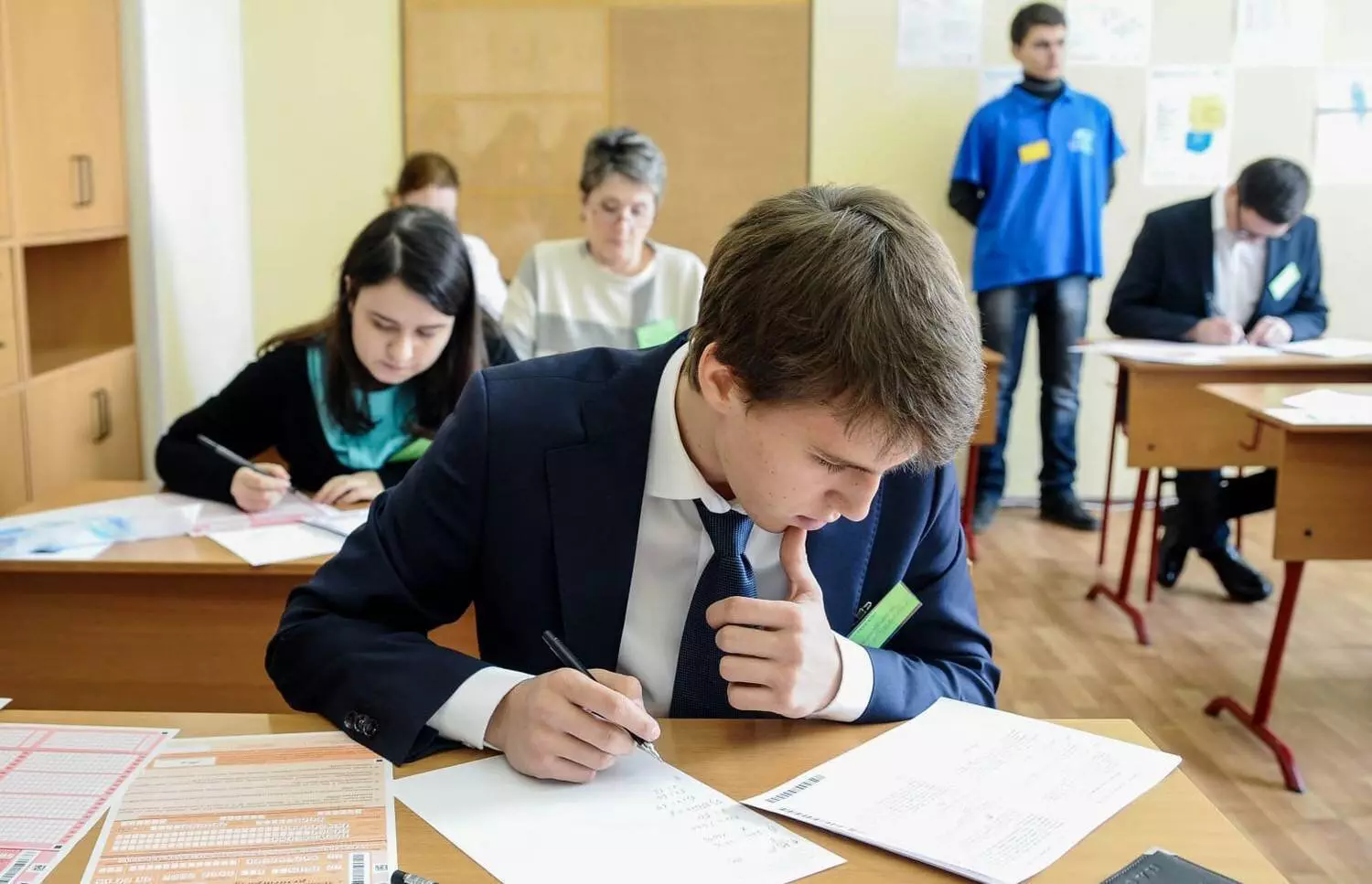 В 9 классах начались ОГЭ