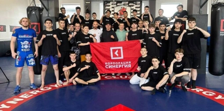 Основатель сети «Академия бокса» Олег Жадобин провел мастер-класс в «Синергии»