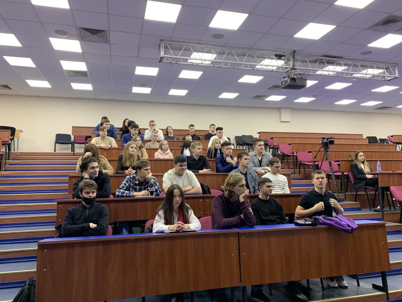 Студенты факультета бизнеса встретились с Юрием Рубиным